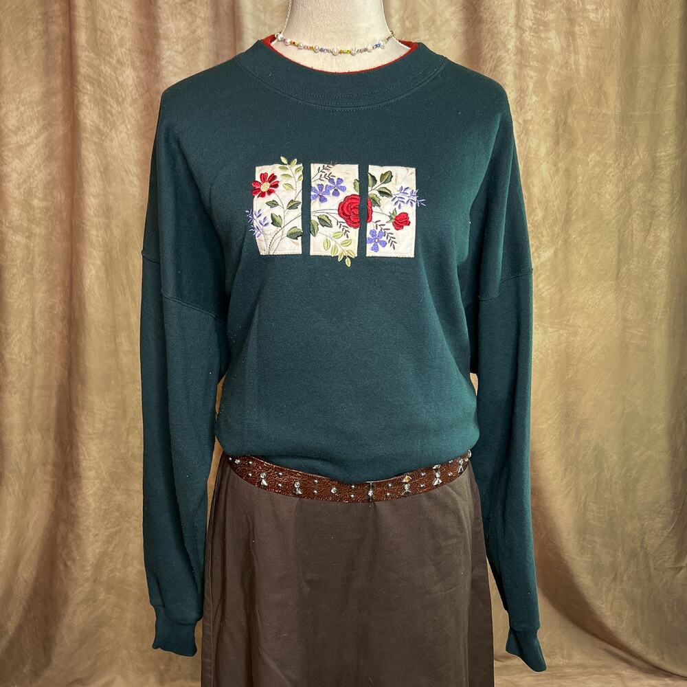 Vintage Floral Embroidered Sweatshirt Long Sleeve Green 90s Cottagecore Garden